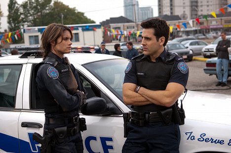 Missy Peregrym, Ben Bass - Rookie Blue - Heart & Sparks - Photos