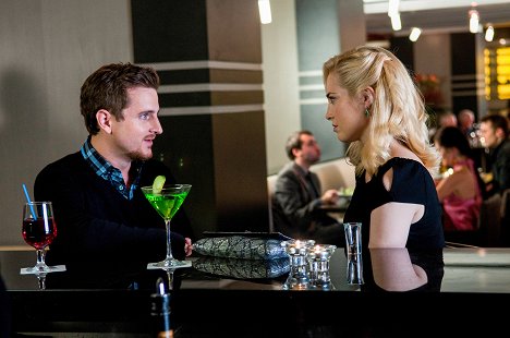 Elias Toufexis, Charlotte Sullivan - Rookie Blue - The Girlfriend Experience - Photos