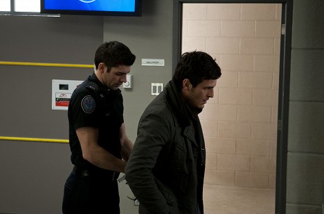 Travis Milne, George Tchortov - Rookie Blue - Rukojmí - Z filmu