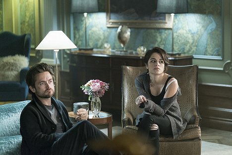 Justin Chatwin, Stephanie Leonidas - American Gothic - The Chess Players - Film