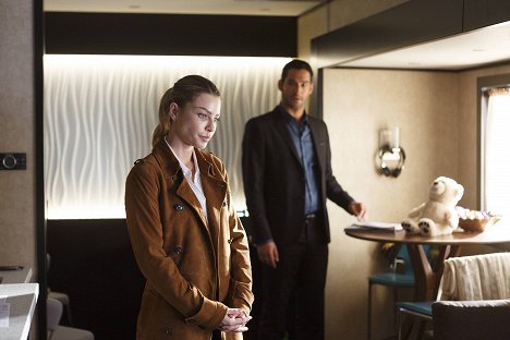 Lauren German, Tom Ellis - Lucifer - Everything's Coming Up Lucifer - Photos