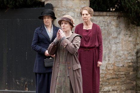 Phyllis Logan, Amy Nuttall, Penelope Wilton - Downton Abbey - Flucht nach Downton - Filmfotos