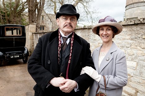 Kevin McNally, Christine Mackie - Downton Abbey - Flucht nach Downton - Werbefoto