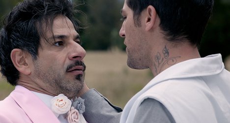 Miguel Rodarte, Manolo Cardona - Macho - De la película