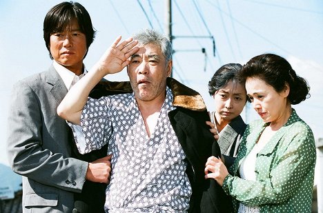 Etsushi Toyokawa, Akira Emoto, Shinobu Otake - Teacher and Three Children - Photos