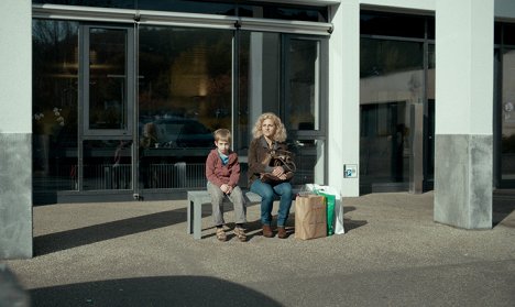 Noé Ricklin, Eleni Haupt - Finsteres Glück - Filmfotos