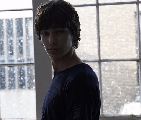 Devon Bostick - Zbožňovanie - Z filmu