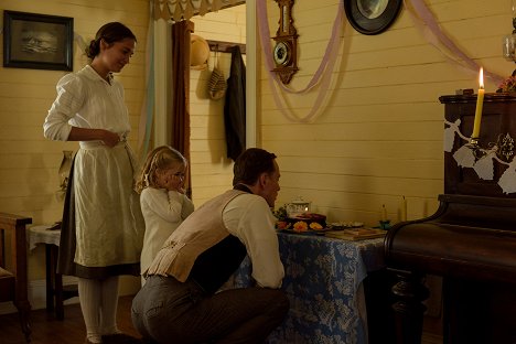 Alicia Vikander, Florence Clery, Michael Fassbender - The Light Between Oceans - Filmfotos