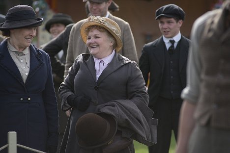 Phyllis Logan, Lesley Nicol - Downton Abbey - A Journey to the Highlands - Do filme