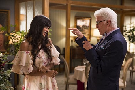 Jameela Jamil, Ted Danson - The Good Place - Jason Mendoza - Filmfotos