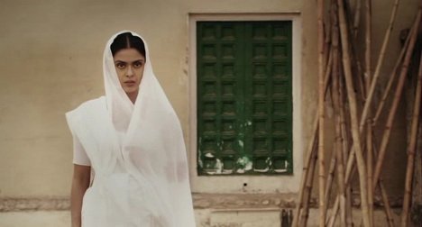 Hrishita Bhatt - Dharm - De la película