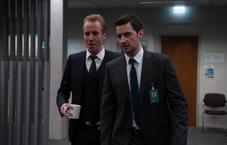 Rhys Ifans, Richard Armitage - Berlin Station - Station to Station - Kuvat elokuvasta