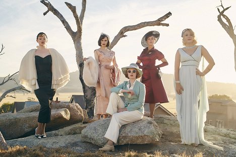 Sarah Snook, Hayley Magnus, Amanda Woodhams, Rebecca Gibney - The Dressmaker – Die Schneiderin - Werbefoto