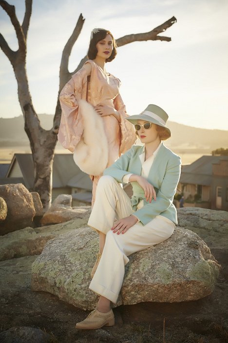 Hayley Magnus, Amanda Woodhams - Haute couture - Promo