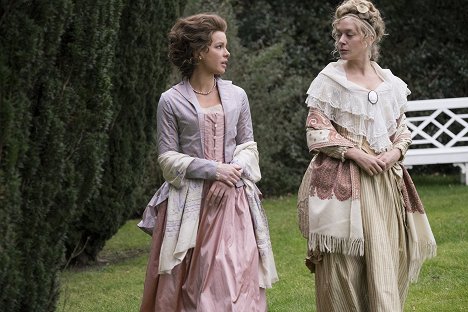 Kate Beckinsale, Chloë Sevigny - Love & Friendship - Filmfotos