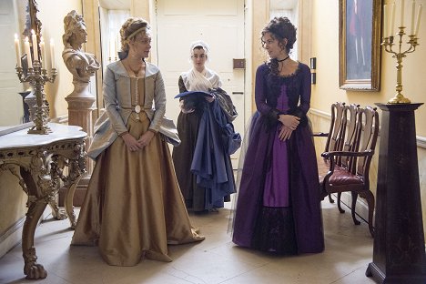 Chloë Sevigny, Kate Beckinsale - Love and Friendship - Photos