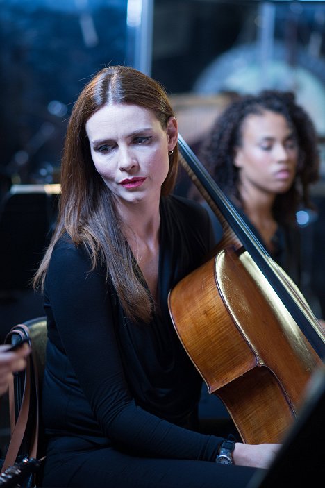 Saffron Burrows - Mozart in the Jungle - Silent Symphony - Z filmu