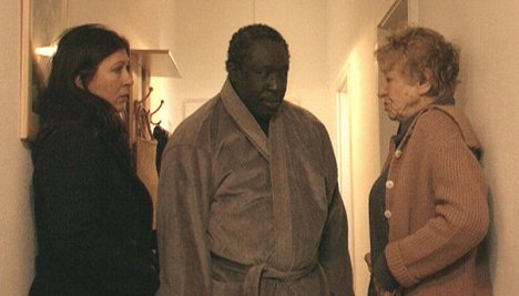 Eva Mattes, Gilbert Diop, Christine Oesterlein - Die Farbe der Seele - Filmfotos