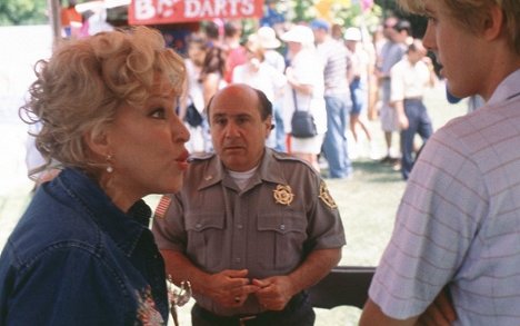 Bette Midler, Danny DeVito - Drowning Mona - Photos