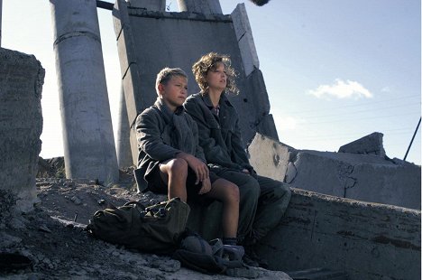 Donevan Gunia, Alexandra Maria Lara - Der Untergang - Filmfotos