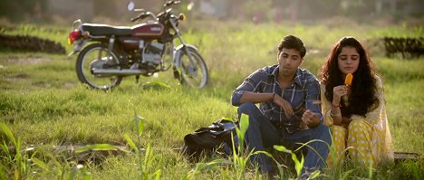 Akshay Oberoi, Piaa Bajpai - Laal Rang - De la película