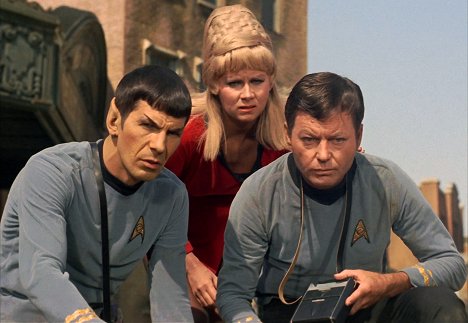 Leonard Nimoy, Grace Lee Whitney, DeForest Kelley - Star Trek: La serie original - Miri - De la película
