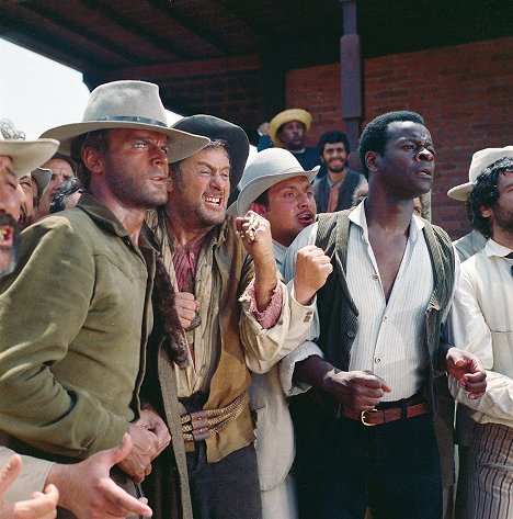 Terence Hill, Eli Wallach, Brock Peters - A Pirinyó, a Behemót és a Jófiú - Filmfotók