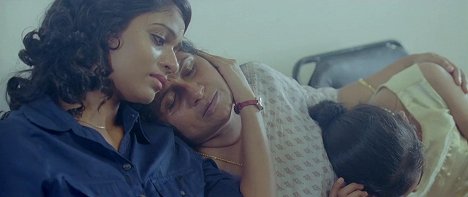 Riya Saira - Theevram - Do filme