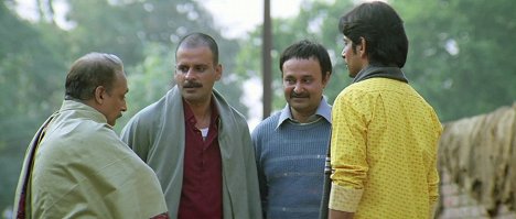 Piyush Mishra, Manoj Bajpai, Jameel Khan - Gangs of Wasseypur - Van film