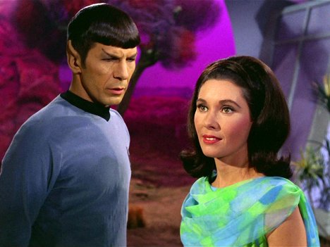 Leonard Nimoy, Elinor Donahue - Star Trek: La serie original - Metamorfosis - De la película