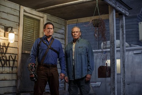 Bruce Campbell, Lee Majors - Ash vs Evil Dead - Dans le couloir de la morgue - Film