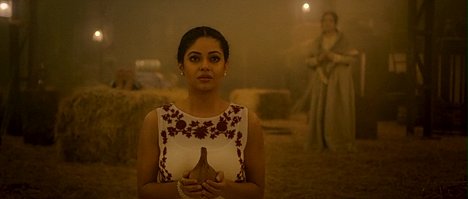 Meera Chopra - 1920 London - De la película