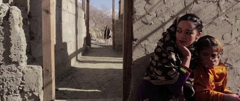 Samiya Mumtaz, Saleha Aref - Dukhtar - Van film