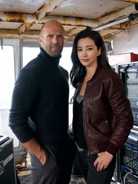 Jason Statham, Bingbing Li - The Meg - Van de set