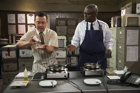 Joe Lo Truglio, Andre Braugher - Brooklyn Nine-Nine - The Road Trip - Photos