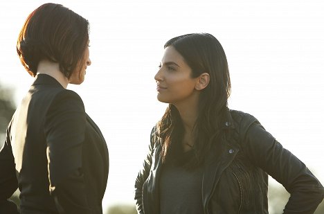 Chyler Leigh, Floriana Lima - Supergirl - Welcome to Earth - Z filmu