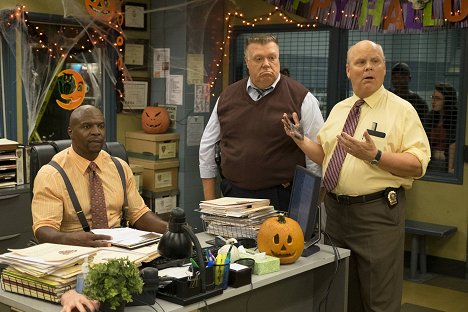 Terry Crews, Joel McKinnon Miller, Dirk Blocker - Brooklyn 99 - Halloween IV - Z filmu