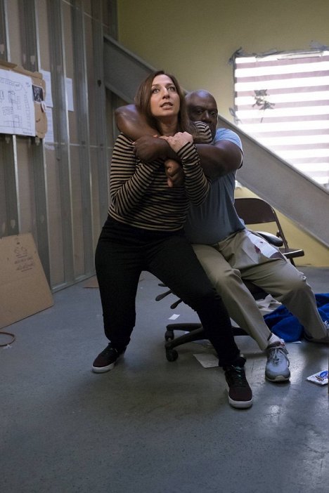 Chelsea Peretti, Andre Braugher - Brooklyn Nine-Nine - Coral Palms: Pt. 3 - Photos