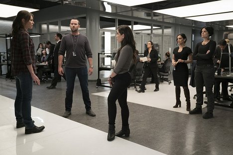 Trieste Kelly Dunn, Sullivan Stapleton, Audrey Esparza, Archie Panjabi, Jaimie Alexander - Blindspot - Omaan nilkkaan - Kuvat elokuvasta