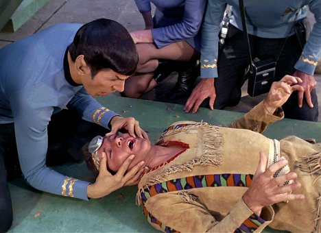 Leonard Nimoy, William Shatner - Star Trek - The Paradise Syndrome - Photos