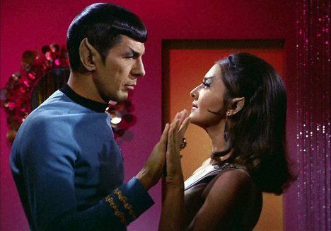 Leonard Nimoy, Joanne Linville - Star Trek: La serie original - El incidente del Enterprise - De la película
