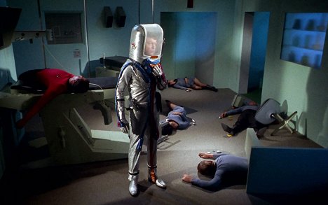 DeForest Kelley - Star Trek: La serie original - La telaraña tholiana - De la película