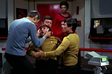 Walter Koenig, DeForest Kelley, Nichelle Nichols, George Takei - Star Trek - The Tholian Web - Filmfotók