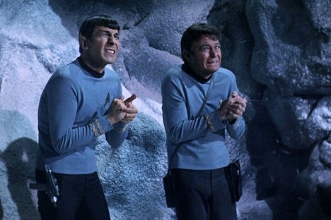 Leonard Nimoy, DeForest Kelley - Star Trek - All Our Yesterdays - Van film