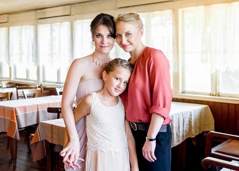 Natalia Rudziewicz, Grace Serrano Zameza, Anna Maria Mühe - Solo für Weiss - Das verschwundene Mädchen - Werbefoto