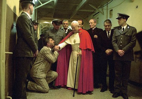Edward Asner - Papa Giovanni - Ioannes XXIII - Z filmu