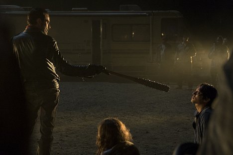 Jeffrey Dean Morgan, Steven Yeun - The Walking Dead - Der Tag wird kommen - Filmfotos
