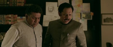 Uday Tikekar, Tushar Dalvi - Madaari - Van film