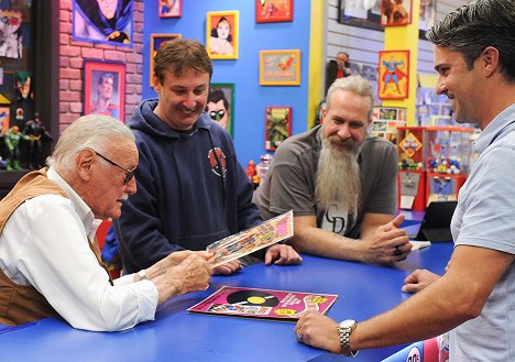 Stan Lee, Walter Flanagan, Bryan Johnson - Comic Book Men - Filmfotos