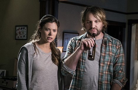 Peyton List, Lenny Jacobson - Frequency - Bleed Over - Z filmu
